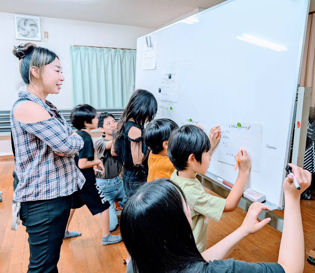 毎月の外国の方との交流で、子供達が積極的にお話しできるように、質問ノートを作成しています😊